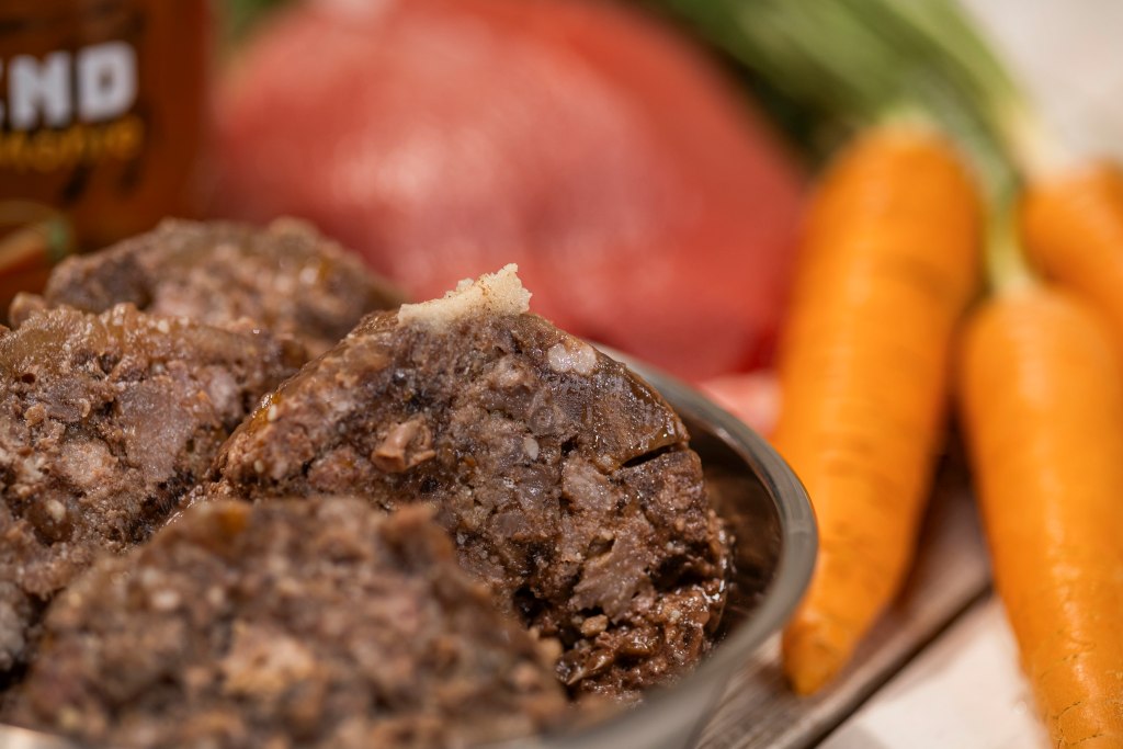 Výhodné balení 12 ks - Hovězí s mrkví 1200g